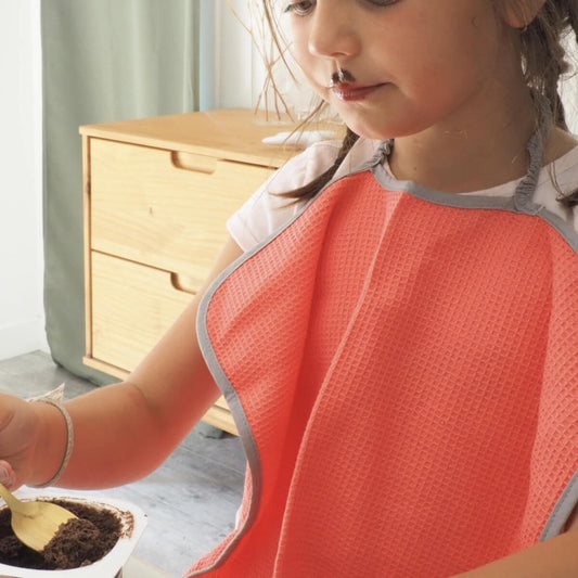 Bavoir maternelle : l'allié de la cantine