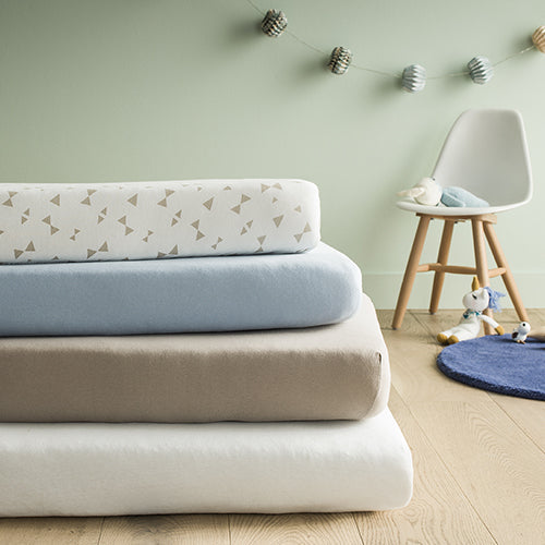 Drap housse bébé : un indispensable du trousseau de naissance !