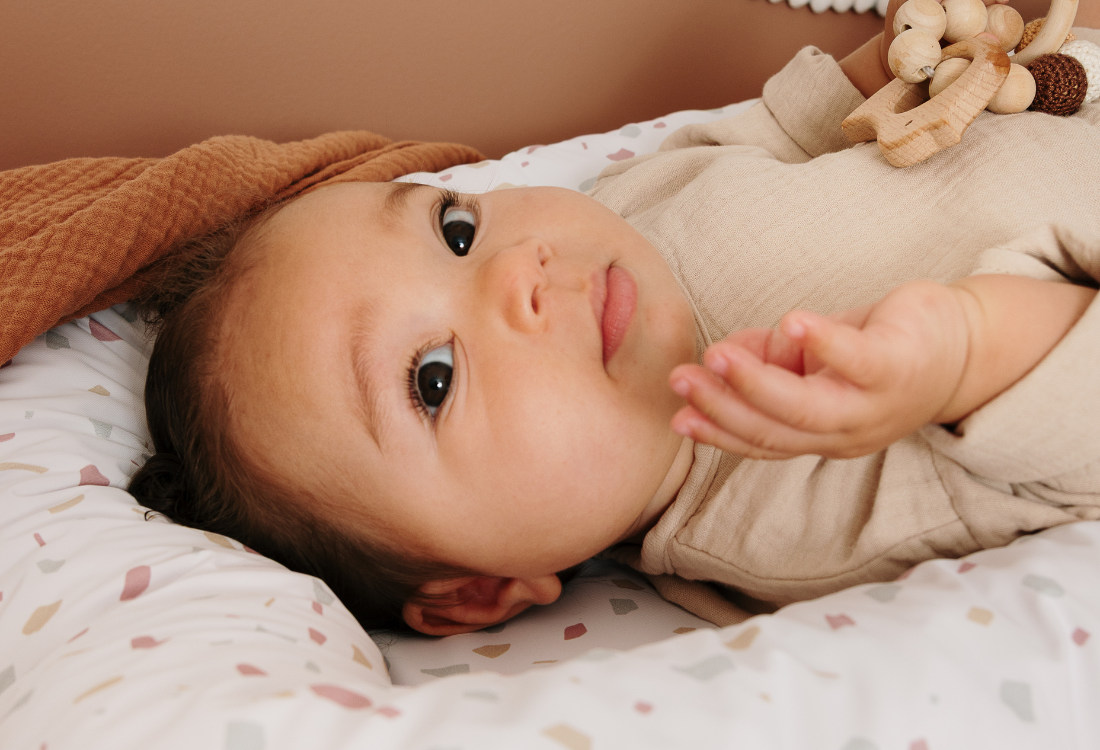Charger la vidéo : Matelas à langer flocons Babycalin